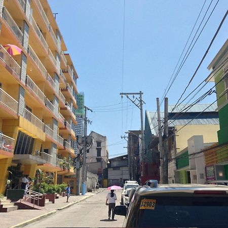 ครอสโร้ดส์ โฮสเทล มะนิลา - ไม่ใช่ที่พักกักตัว Mandaluyong ภายนอก รูปภาพ