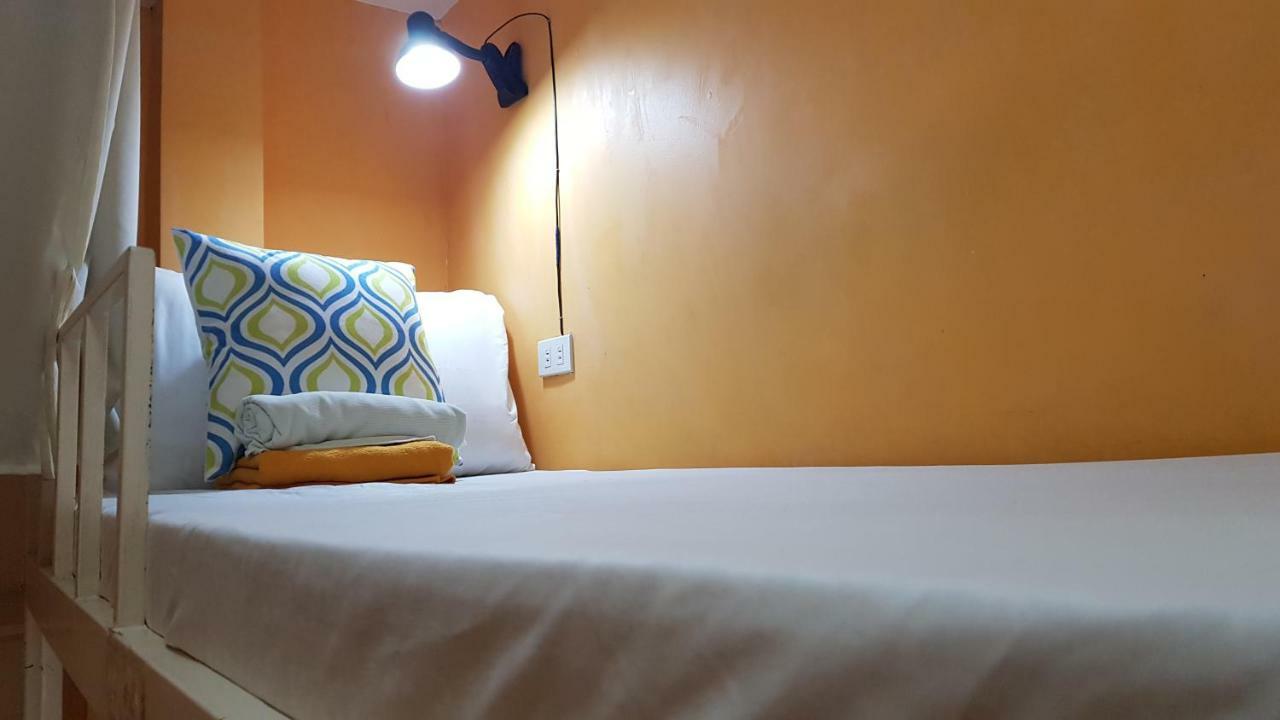 ครอสโร้ดส์ โฮสเทล มะนิลา - ไม่ใช่ที่พักกักตัว Mandaluyong ภายนอก รูปภาพ